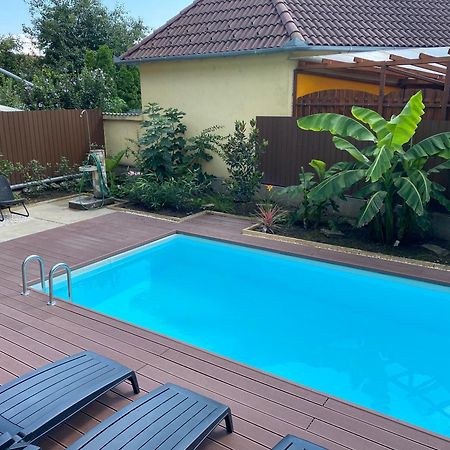 Veronika Lux Apartman Hajdúszoboszló Buitenkant foto
