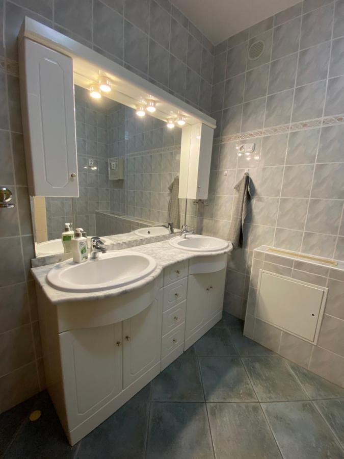 Veronika Lux Apartman Hajdúszoboszló Buitenkant foto