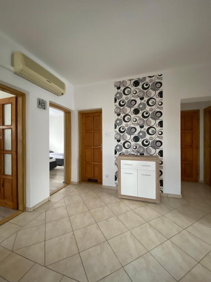 Veronika Lux Apartman Hajdúszoboszló Buitenkant foto