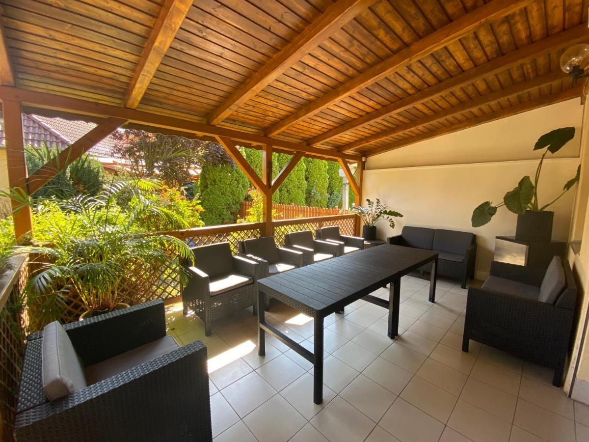 Veronika Lux Apartman Hajdúszoboszló Buitenkant foto