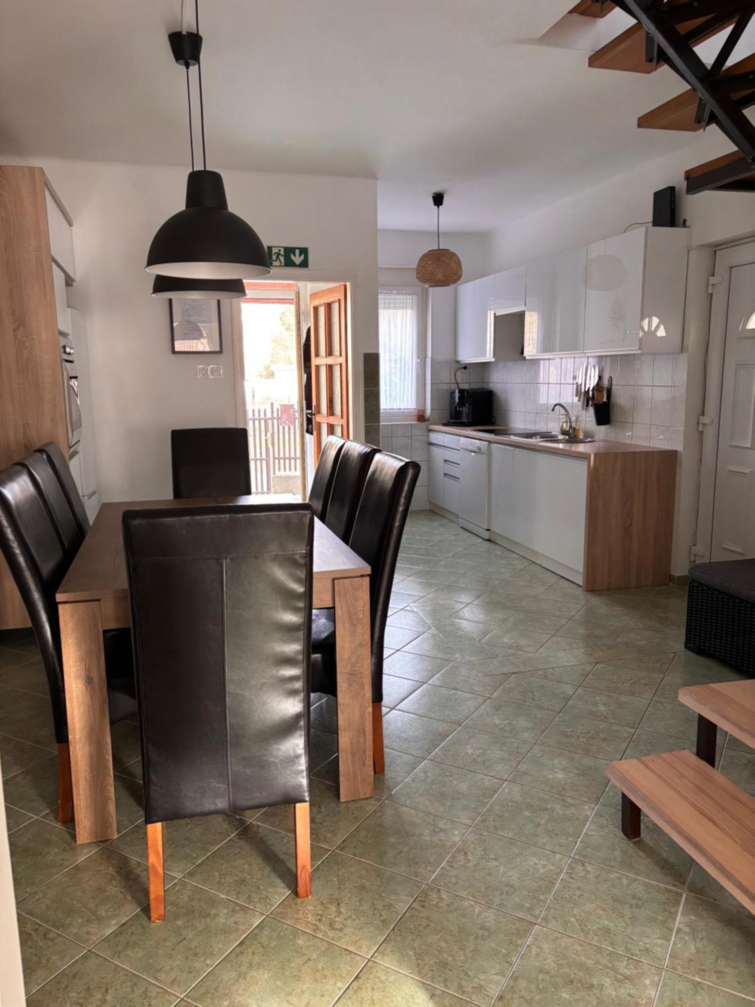 Veronika Lux Apartman Hajdúszoboszló Buitenkant foto