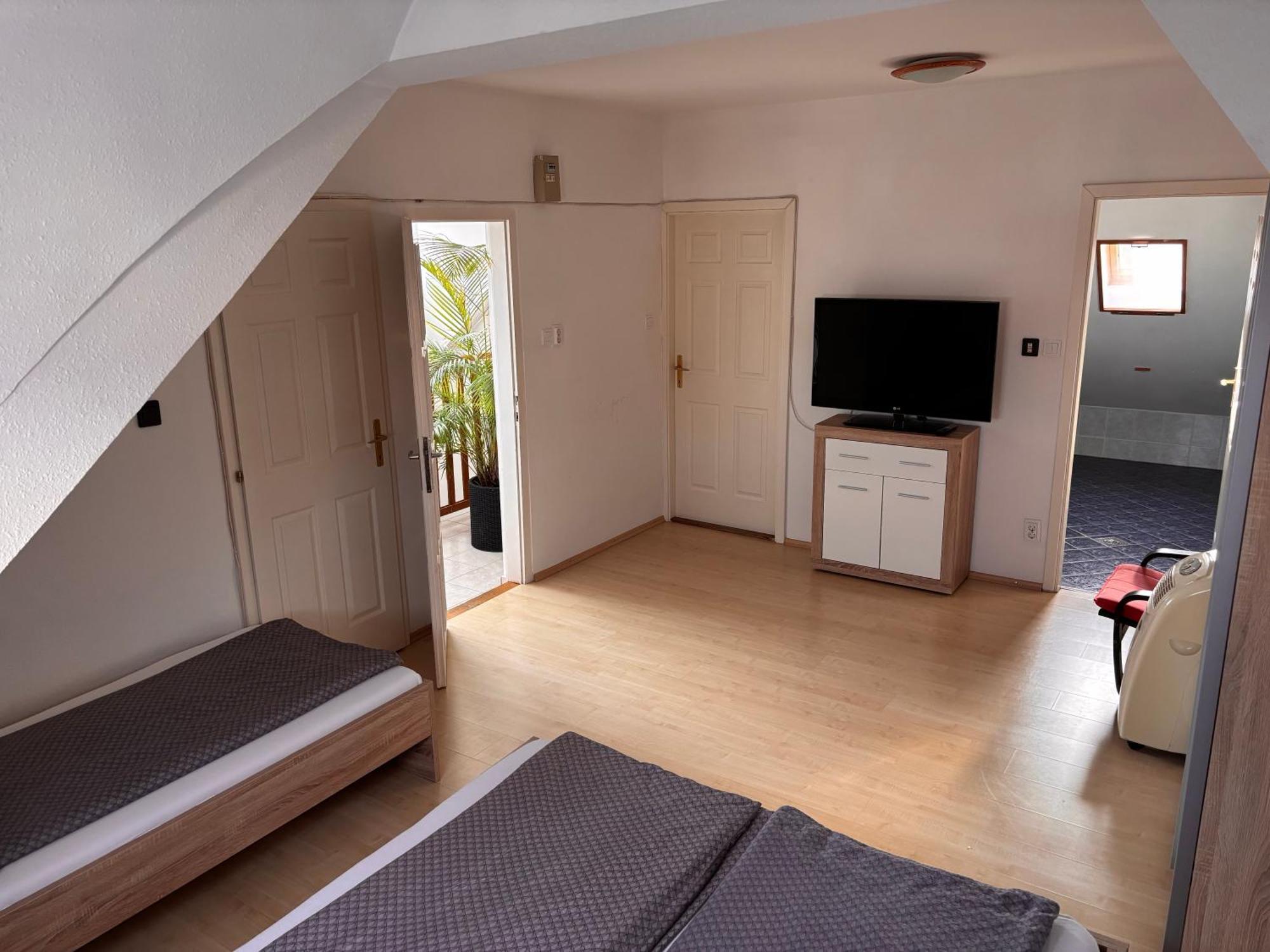 Veronika Lux Apartman Hajdúszoboszló Buitenkant foto