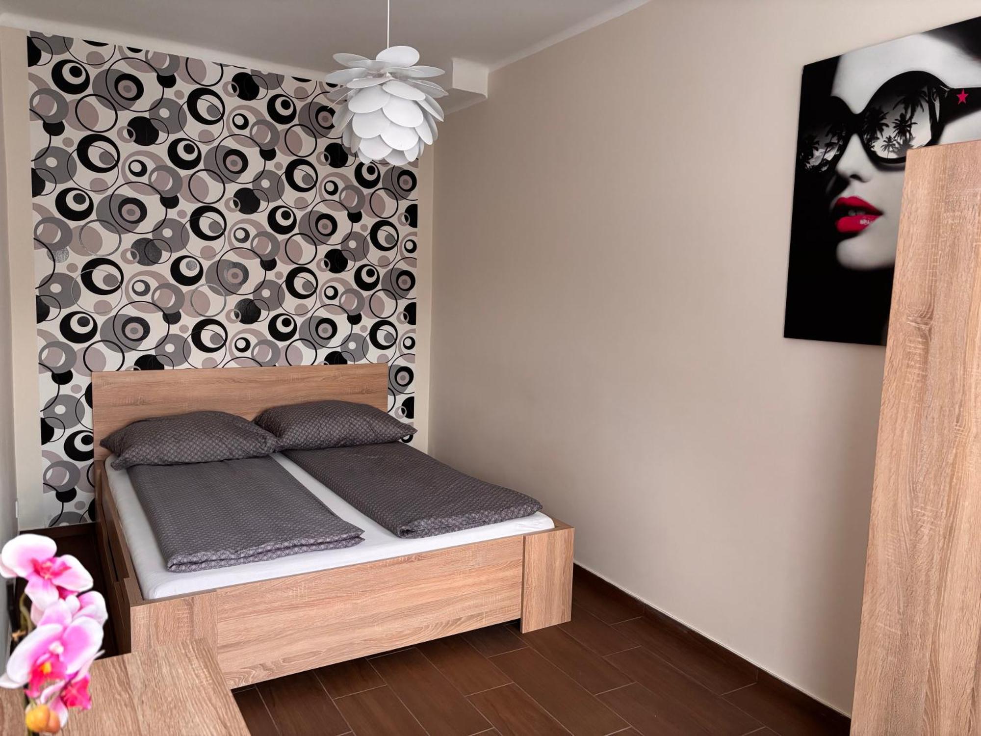 Veronika Lux Apartman Hajdúszoboszló Buitenkant foto